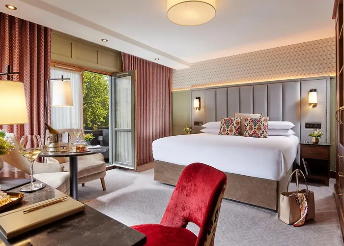 Plaza Hotel, & Leisure Hotell 4*