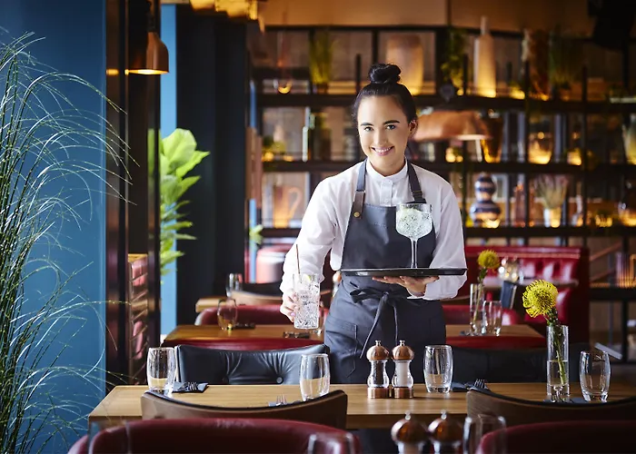 Plaza Hotel, & Leisure Hotell