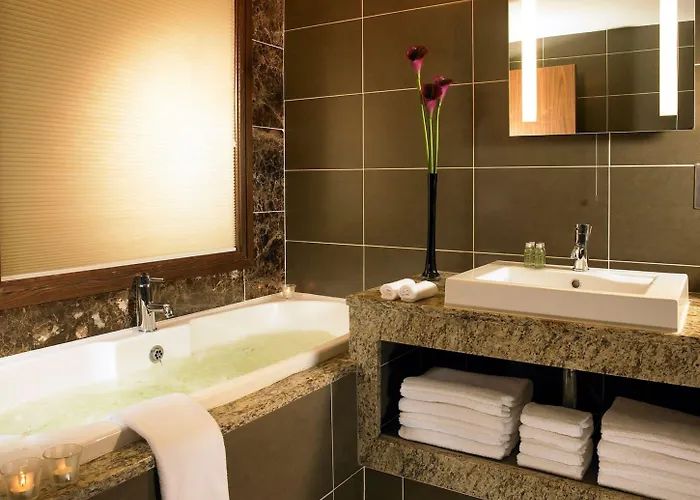 Plaza Hotel, & Leisure Hotell 4*