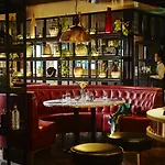 韦斯特波特广场温泉及休闲酒店 4*