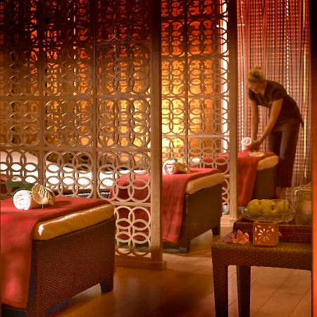 מלון Plaza Hotel, & Leisure