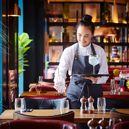 Plaza Hotel, & Leisure Szálloda