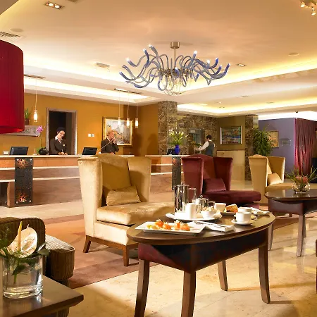 Plaza Hotel, & Leisure מלון ווסטפורט