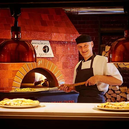 Szálloda Plaza Hotel, & Leisure