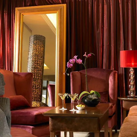 Plaza Hotel, & Leisure Szálloda Westport