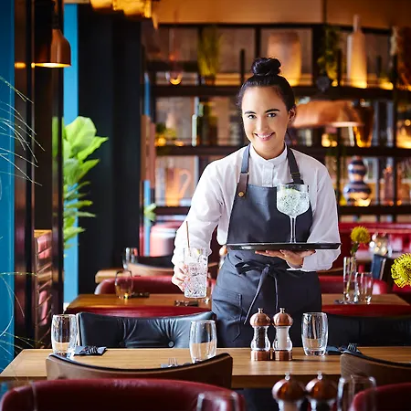 Plaza Hotel, & Leisure מלון 4*