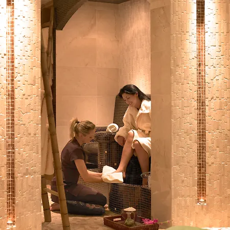 Plaza Hotel, & Leisure Szálloda