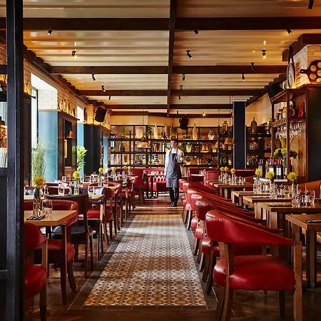 Plaza Hotel, & Leisure 4*