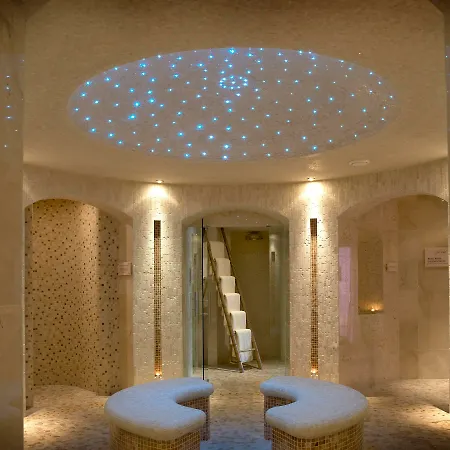 מלון Plaza Hotel, & Leisure