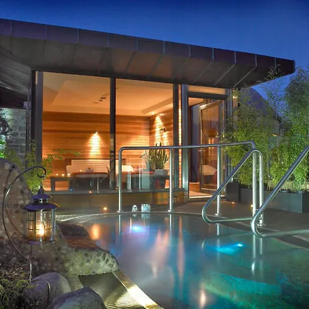 Plaza Hotel, & Leisure Szálloda