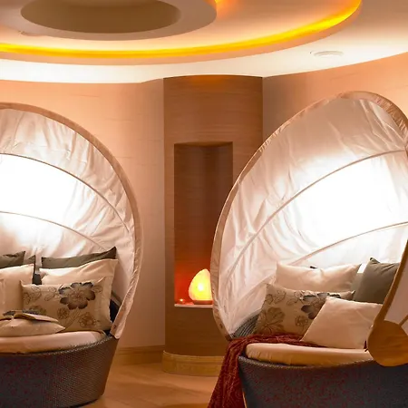 Plaza Hotel, & Leisure Szálloda