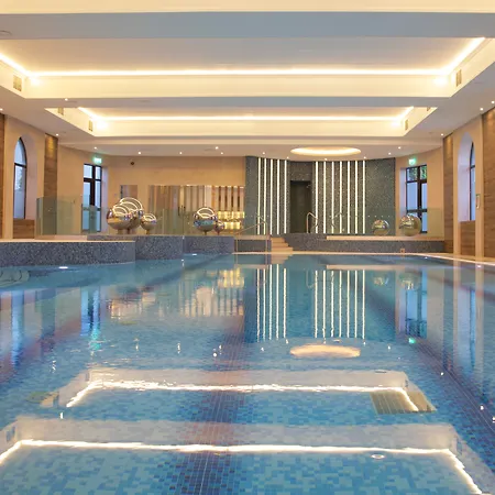 מלון Plaza Hotel, & Leisure 4*