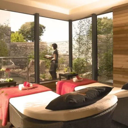 Plaza Hotel, & Leisure Szálloda