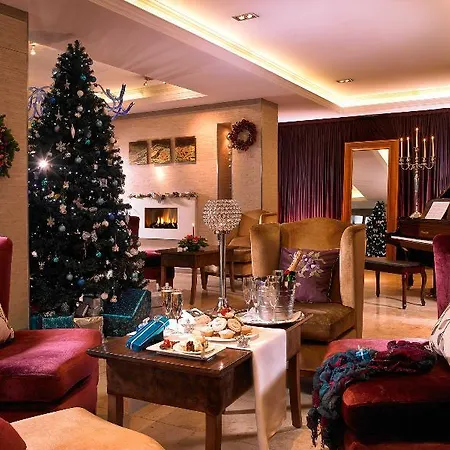 מלון Plaza Hotel, & Leisure