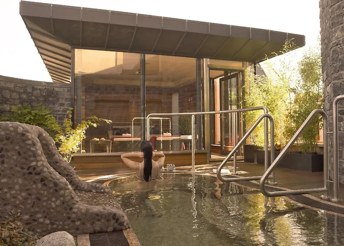 Plaza Hotel, & Leisure Hotell 4*