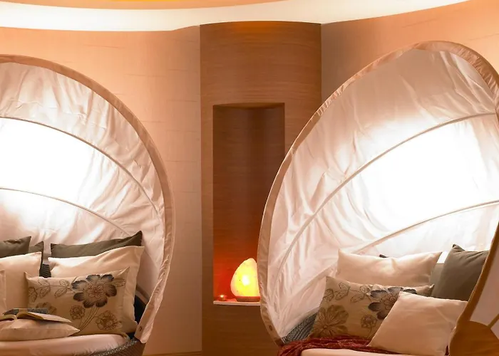 Plaza Hotel, & Leisure Hotell