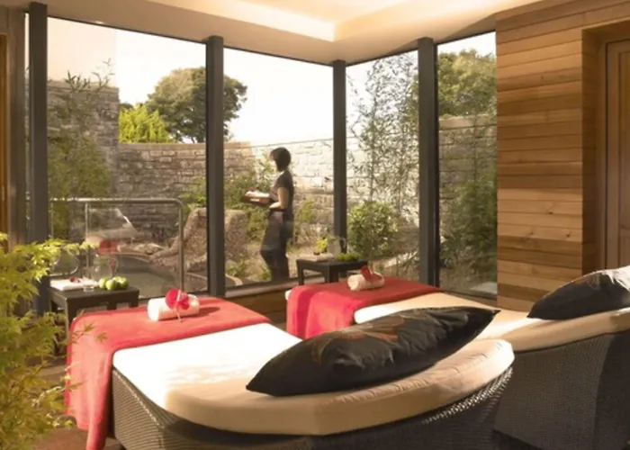 Plaza Hotel, & Leisure 호텔