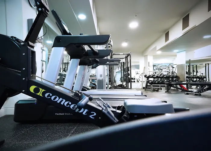 Plaza Hotel, & Leisure 호텔