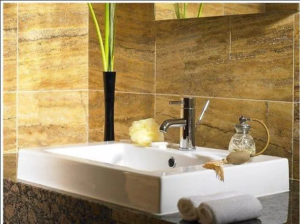 Plaza Hotel, & Leisure Hotell 4*