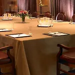 Plaza Hotel, & Leisure מלון