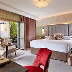 Plaza Hotel, & Leisure מלון 4*
