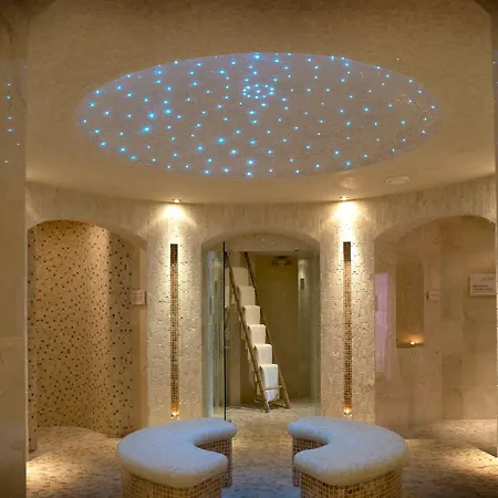 Hotel Plaza Hotel, & Leisure