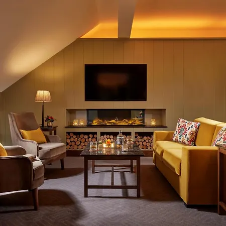 Plaza Hotel, & Leisure