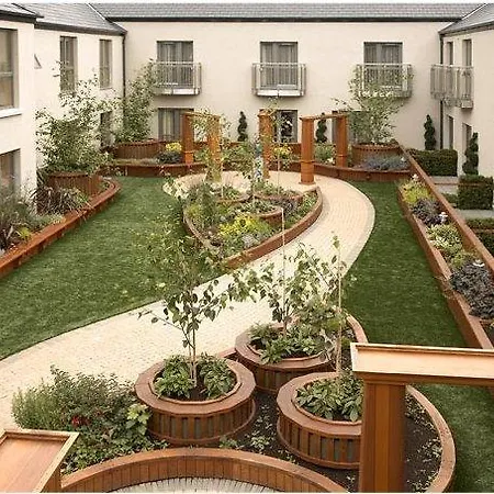 Plaza Hotel, & Leisure 4*