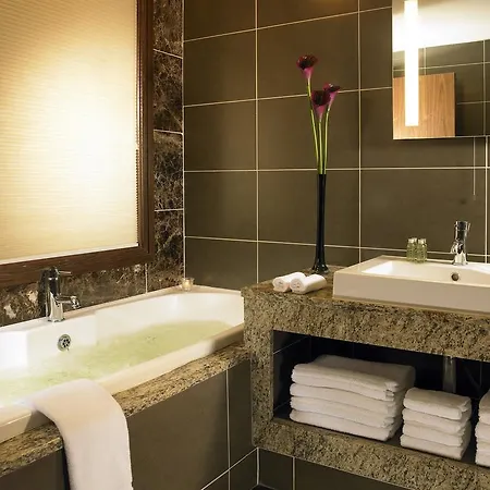 Plaza Hotel, & Leisure 4* Westport