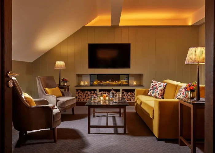 Plaza Hotel, & Leisure