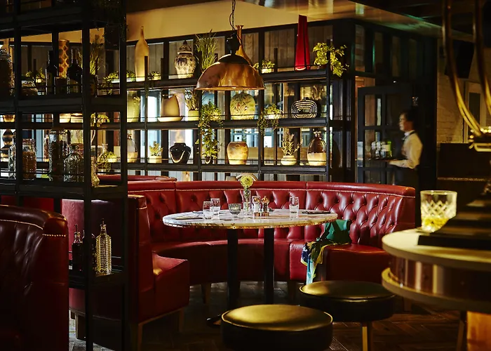 韦斯特波特广场温泉及休闲酒店 4*